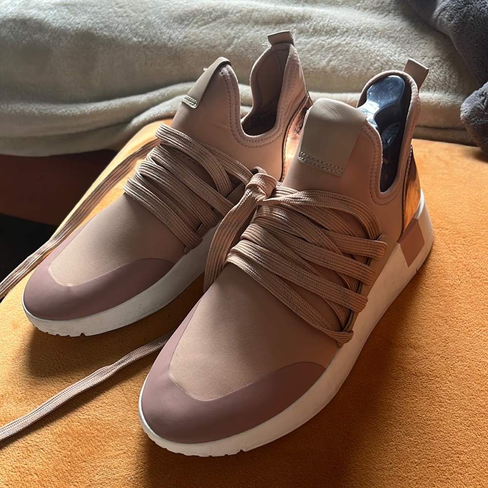 Brand new Steve Madden sneakers